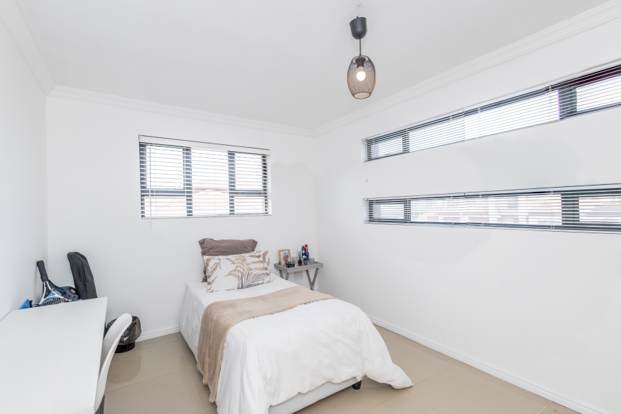 6 Bedroom Property for Sale in Jakarandas Western Cape